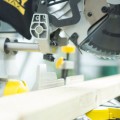 STANLEY Piła ukośnica ukosowa z przesuwem FME720 + Stół roboczy FME790