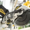 STANLEY Piła ukośnica ukosowa z przesuwem FME720 + Stół roboczy FME790